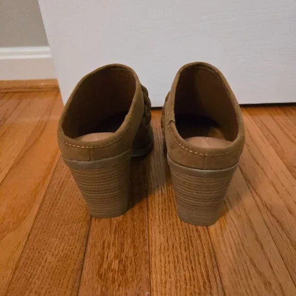 Womens Universal Thread Size 7.5M Tan Heeled Mule open back shoes - Picture 5 of 9